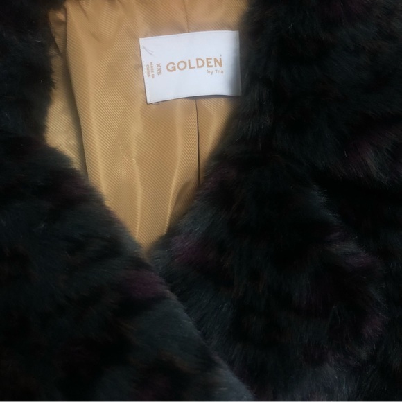 Aritzia TNA Golden ‘Moorhouse’ faux fur coat - Picture 7 of 7